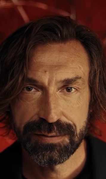 Pirlo vorbește rusă  „Maestro” a devenit ambasadorul celei mai mari case de pariuri a Rusiei:   „Pare un haos total”
