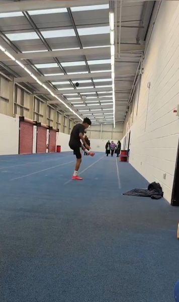 „Are talentul lui Ronaldinho, Pele, Neymar”     VIDEO.  Jucătorul de la echipa U18 a lui   Manchester United  i-a impresionat pe microbiști