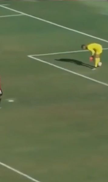 Gafă de neînțeles  Portarul Libiei a dat pe lângă minge, în partida din   preliminariile CM 2026