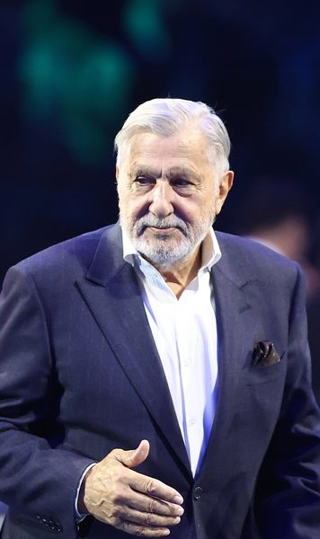 „În altă țară n-ar fi fost așa”     Ilie Năstase  a vorbit după victoria cu Austria despre Mircea Lucescu: „Cine scapă în România?”