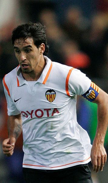 Coșmarul unui fost adversar al FCSB  Legenda de la Valencia, dezvăluiri cutremurătoare:   „Mi-e imposibil să stau mult în picioare”  » A suferit 5 operații