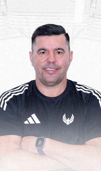 Contra, prezentat oficial   Cu cine   a semnat  fostul selecționer » Noua sa echipă, pe loc retrogradabil 