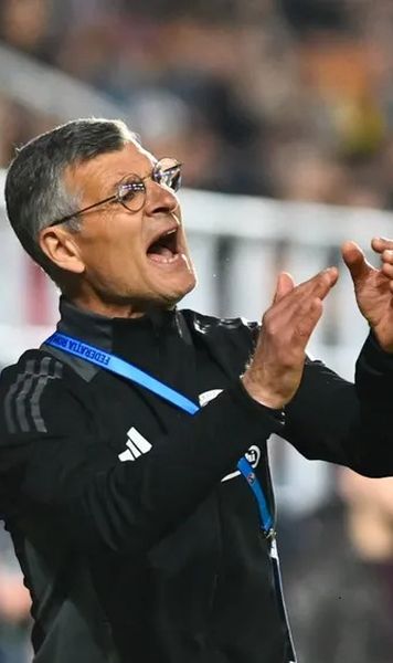 „Vă dați demisia?”  Sabău e   gata să renunțe!  Ședință la U Cluj după eșecul cu Botoșani