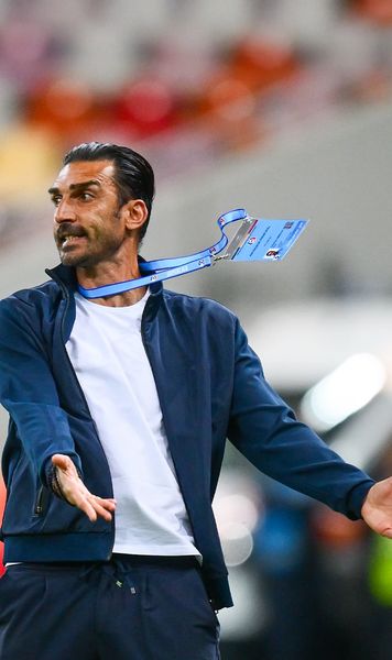 I-au cerut demisia lui Charalambous     VIDEO  Fanii FCSB,   extrem de nervoși  după înfrângerea rușinoasă cu Metaloglobus: l-au înjurat pe Alibec