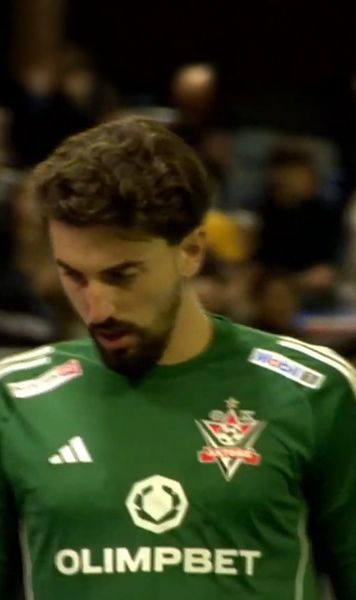 Andrei Vlad, schimbat la pauză     VIDEO.  Fostul portar de la FCSB   a ezitat  și a fost taxat