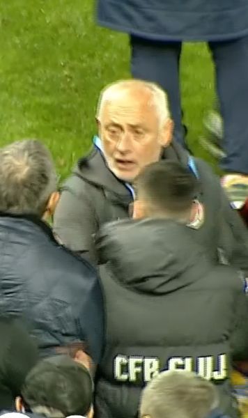 Conflict între antrenori     FOTO.  Neagoe și Mandorlini   s-au îmbrâncit după meci:  „Nici nu știu cine avea dreptate”