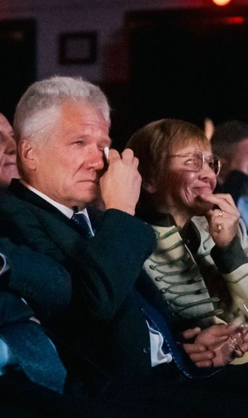 Loți, în lacrimi   Bölöni a trăit emoții puternice la   premiera filmului său,  acasă, la Târgu Mureș: „Nu știu dacă merit atâta căldură”