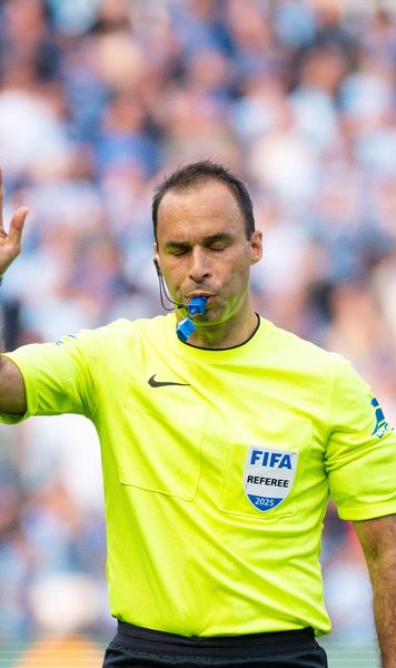 Gafă uriașă în Ligue 1  Scandarea care l-a făcut pe arbitru să oprească meciul   Nice - Lyon  » Greșeala făcută de „central”: „E inacceptabil!”