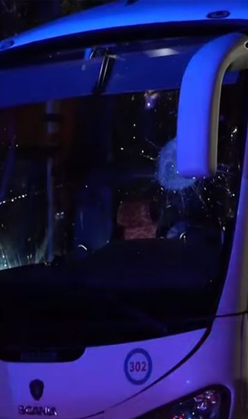 Tragedie în Italia  Un autocar care transporta suporteri a fost   atacat cu pietre.  Șoferul a murit pe loc!