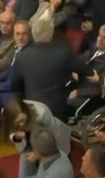 Hajnal, în scaun cu rotile  Întâlnire emoționantă între   Ladislau Bölöni  și fostul său coleg de la ASA Târgu Mureș » „A recidivat”