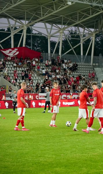 „Frăția fotbalului”  Bilete la CS Dinamo - FC Dinamo: „Nu există gazde sau oaspeți” » Gazonul de pe „Arcul de Triumf”,   recondiționat înaintea meciului