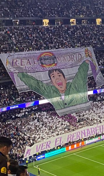 Scenografie monumentală     Cine e copilul  care apare în desenul din peluza lui Real Madrid: imaginea a avut un impact major