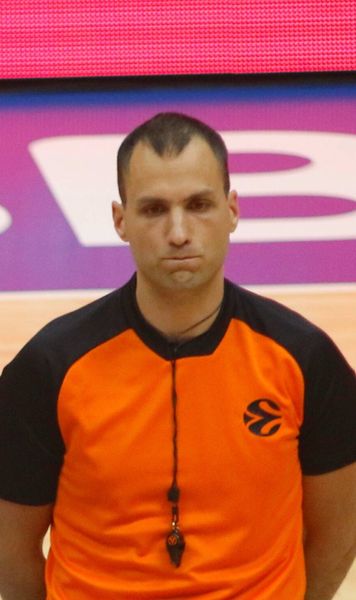 Arbitru de top, arestat  E suspectat de legături cu o   grupare criminală  » Prima decizie luată de forul european