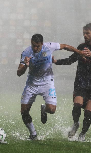 O repriză pe zi  Imagini spectaculoase în Conference League! Un meci a început joi, dar   se va termina vineri  » Care e motivul