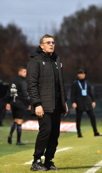 „Vă dați seama ce e în sufletul lui?”    FOTO.     Eugen Neagoe,  primele explicații după ce a schimbat portarul  gafeur la pauză