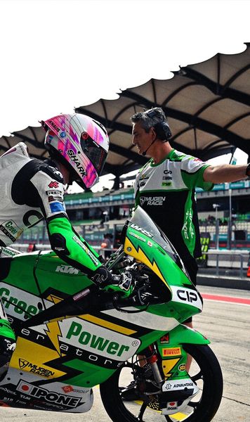 Accident horror în MotoGP  Pilotul a fost   transportat de urgență  la spital și e în stare gravă: „Multiple stopuri cardiace, mai multe organe afectate”