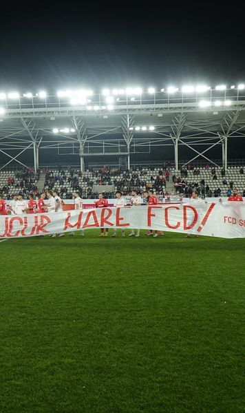 Mesaj special    FOTO.  Imagini de colecție: cu ce   banner  au intrat pe teren cele două Dinamo în Cupa României