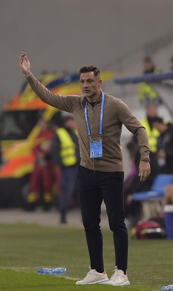 „Eu așa am luat aplauzele”  Mirel Rădoi a comentat   gestul făcut de fani  după autogolul lui Stevanovic + a vrut să plece din Bănie?