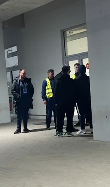 Scandal la U Craiova - Rapid    VIDEO.  Un conflict început pe banca de rezerve   a continuat la tribuna oficială!   Ce a provocat schimbul dur de replici