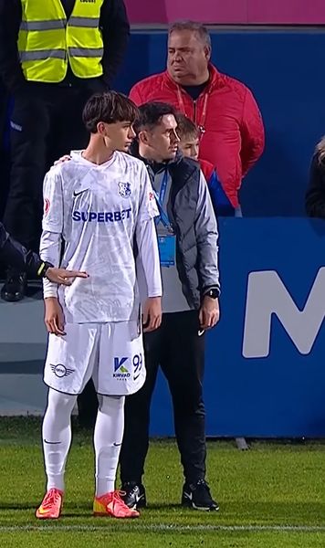 Debut la 16 ani  Juniorul #67 promovat de Farul:   a jucat primul meci la seniori  în victoria cu Csikszereda, 3-0 » Este internațional de tineret