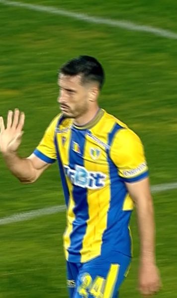 Momentele meciului Petrolul - Botoșani    FOTO:  Fair-play-ul lui Ricardinho și rafinamentul lui   Gicu Grozav  + Penalty ratat de Mitrov