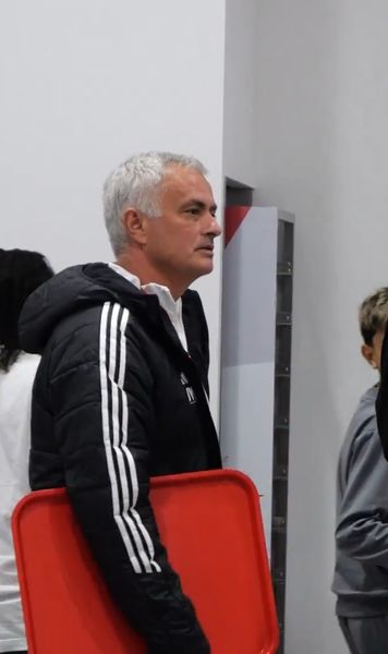 Mourinho, vizită-surpriză    VIDEO.  Unde a fost surprins tehnicianul portughez: „Face parte din   cultura clubului Benfica”