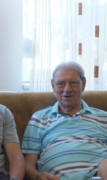 Ultima întâlnire Emeric Ienei - Loți Bölöni     Imagine-testament   a unei prietenii născute în vestiarul Stelei ’86. Oradea, locul ultimei lor revederi