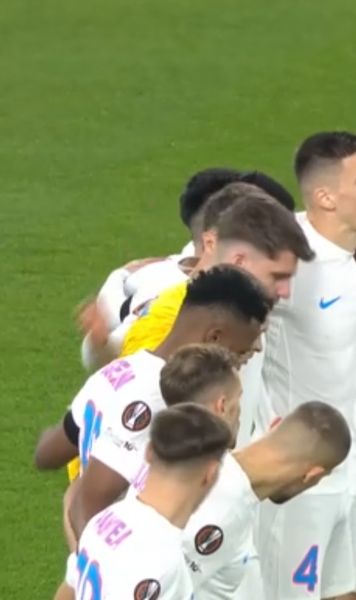 Liniște totală    FOTO.  Imagini de la momentul de reculegere ținut   în memoria lui Emeric Ienei  înainte de Basel - FCSB  