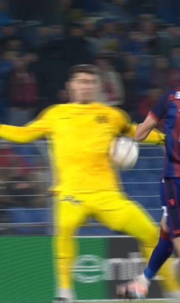 Gemenii gafelor    FOTO.  Meci compromis pentru FCSB după   două gafe jenante:  Târnovanu, eliminat după un   henț stupid  + Ngezana l-a imitat la faza următoare!