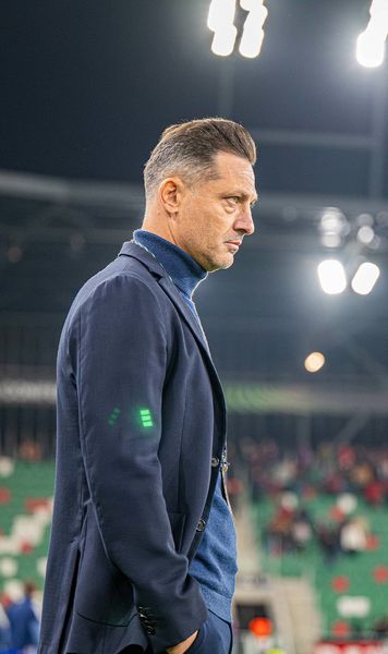 Rădoi, un car de nervi    FOTO.  Tehnicianul Craiovei,   eliminat în Austria  după ce a văzut două „galbene” în 7 minute!