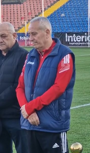 Și-au luat rămas bun de la Ienei    VIDEO.  Mii de oameni au mers la stadionul din Oradea » Gabi Balint, cu ochii în lacrimi:   „Asta m-a impresionat incredibil la el”
