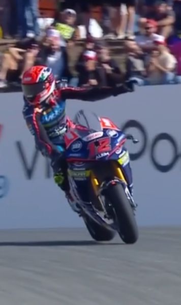 Premieră pentru România    FOTO.  Primul pilot care urcă   pe podium  într-un campionat mondial de motociclism viteză