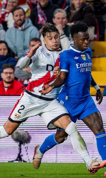 „Ați plătit ca să mă vedeți”  Rațiu se pregătea să arunce de la margine când Vinicius a intrat în   conflict cu fanii  lui Rayo Vallecano