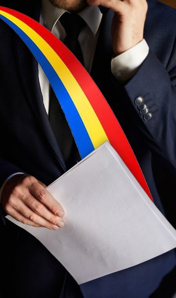 Primarul, amenințări cu clauze abuzive  Se întâmplă în România:   edilul și clubul au somat jucătorii  să semneze acte adiționale șocante 