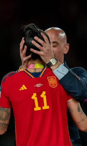 „Nu-i cer iertare lui Jenni Hermoso”   Fostul șef al Federației Spaniole dă vina pe   extrema stângă  pentru scandalul sărutului forțat