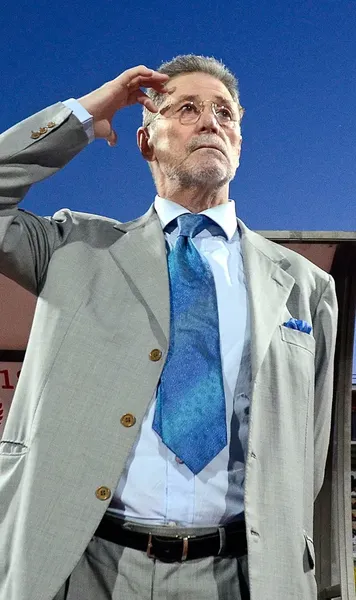 Cum se simte Cornel Dinu  Legenda lui Dinamo oferă detalii despre starea sa de sănătate: „Mi-au pus 12 senzori.   Parcă eram RoboCop”