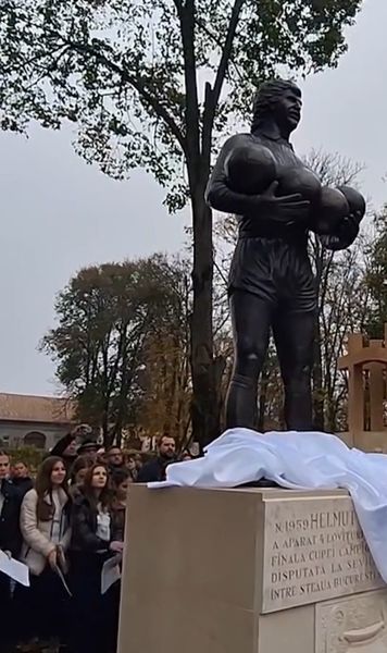 Duckadam are statuie    FOTO.  A fost ridicată chiar în comuna natală a   „Eroului de la Sevilla”:  „Se repară o nedreptate”