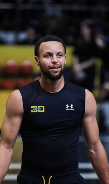 Despărțire de ultimă oră în NBA  Steph Curry, decizie surprinzătoare:    le-a spus adio după 13 ani!  Pe urmele lui Jordan și Kobe