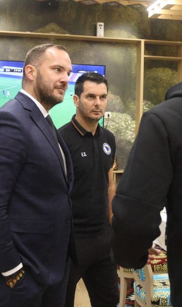 Cum au sărbătorit bosniacii  Președintele federației a cântat împreună cu jucătorii.   Imagini din vestiar