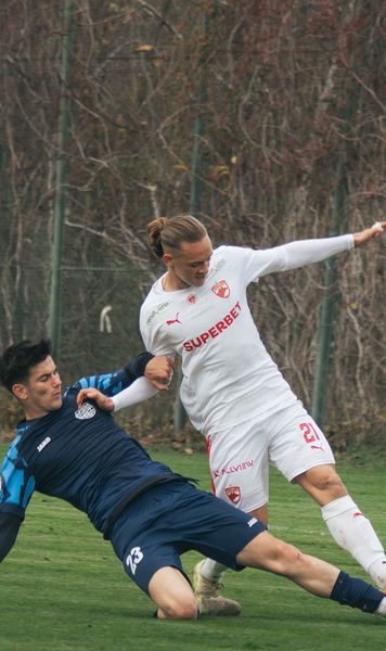 Dinamo, surclasată    VIDEO+FOTO   Metaloglobus, victorie   categorică  în fața „câinilor”, într-un meci amical disputat la Săftica