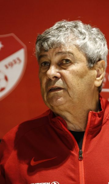 Ce vrea Lucescu  Selecționerul e în fața unui baraj special.   De ce vrea să fie în martie cu naționala