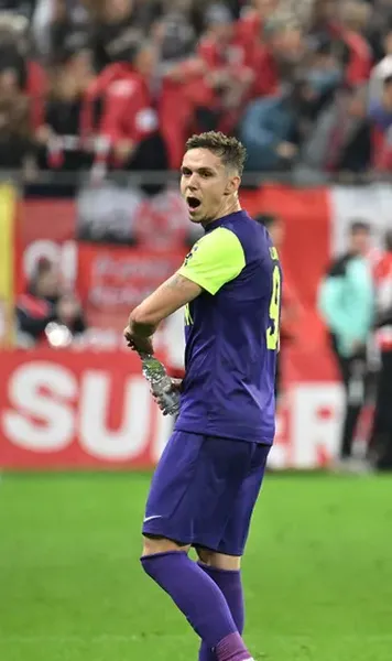 FCSB, sfătuită să renunțe la ținta #1  Patronul campioanei, sunat de un antrenor: „Să nu dai   niciodată  atâția bani pe el!”