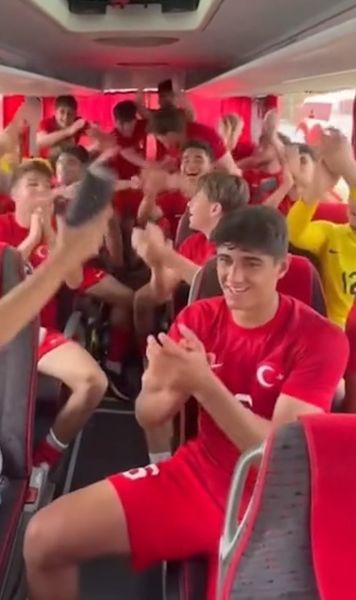 „Made in Romania” răsună în vestiarele turcilor    VIDEO.  Piesa favorită a   căpitanului Turciei,  preluată și de juniorii Semilunii