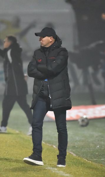 „Jumătate de meci nu l-am văzut”    FOTO.    Robert Ilyeș,  încurcat de ceață + Ce a zis despre gafa lui Eduard Pap