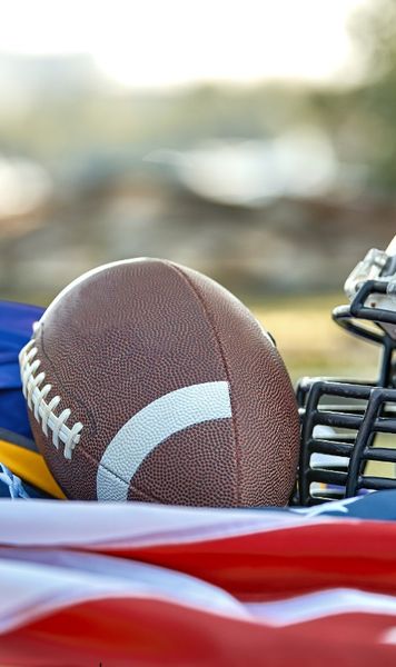 Și-a înjunghiat colegii!  Incident grav în SUA. Un jucător de fotbal american   și-a atacat coechipierii  cu câteva ore înainte de meci