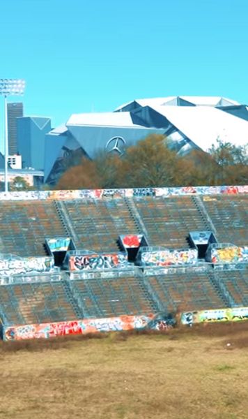Declinul unui stadion    FOTO  . Arena din SUA care a găzduit   Jocurile Olimpice  e acum abandonată și plină de graffiti