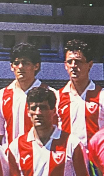 Respect pentru Belo  Muzeul clubului Steaua Roșie e plin cu   imagini cu Belodedici:  „Fantastic! O legendă! Va fi în tribune”. Trofeul-surpriză expus