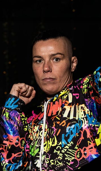 Reținută în Spania  O luptătoare MMA   a atacat  un echipaj al poliției chiar în avion » Ofițerii au avut nevoie de concediu medical