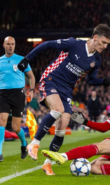 Liga Campionilor   PSV, victorie mare pe Anfield, cu   Dennis Man  titular. Chivu pierde în prelungiri la Madrid » Rezultatele + Clasamentul actualizat