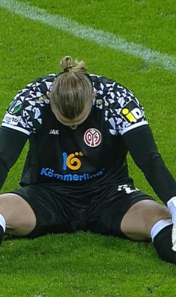 A rezistat doar 21 de minute!    FOTO.    Accidentare ciudată  în meciul  Craiova - Mainz + Primul diagnostic